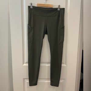 Lululemon leggings with pockets - perfect condition